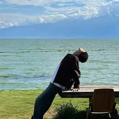 男生