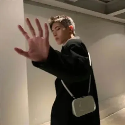 男生